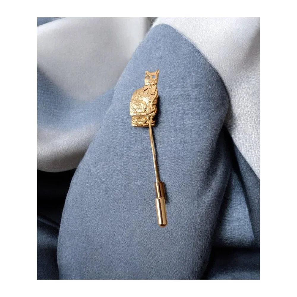 Elegant Gold Toned Cat Lapel Pin with Bow Detail - Picture 1 of 2